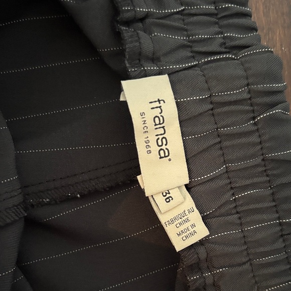 Chic Black Pinstripe Women's Cropped Pants - Picture 2 of 4